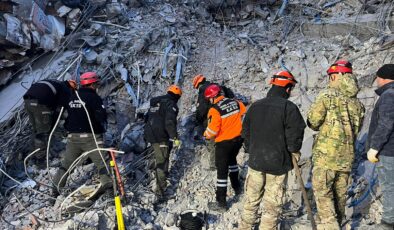 Demirel: Tünel açma konusunda uzman 30 kişilik ekip enkaz alanına ulaşıyor
