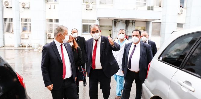 Sucuoğlu Lefkoşa Devlet Hastanesi’ni ziyaret etti