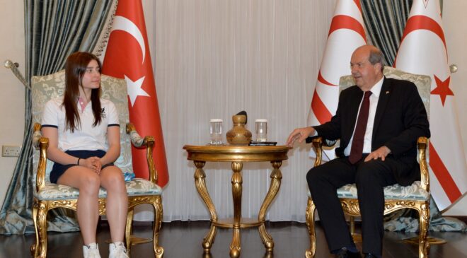 Cumhurbaşkanı Tatar, Kıbrıslı Türk yüzücü Özgül Çetin’i kabul etti