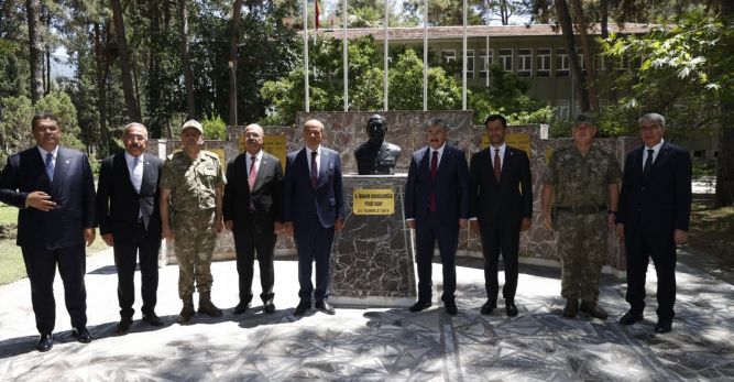 Cumhurbaşkanı Tatar, Osmaniye’de Şehit Albay Halil İbrahim Karaoğlanoğlu Kışlası’nı ziyaret etti