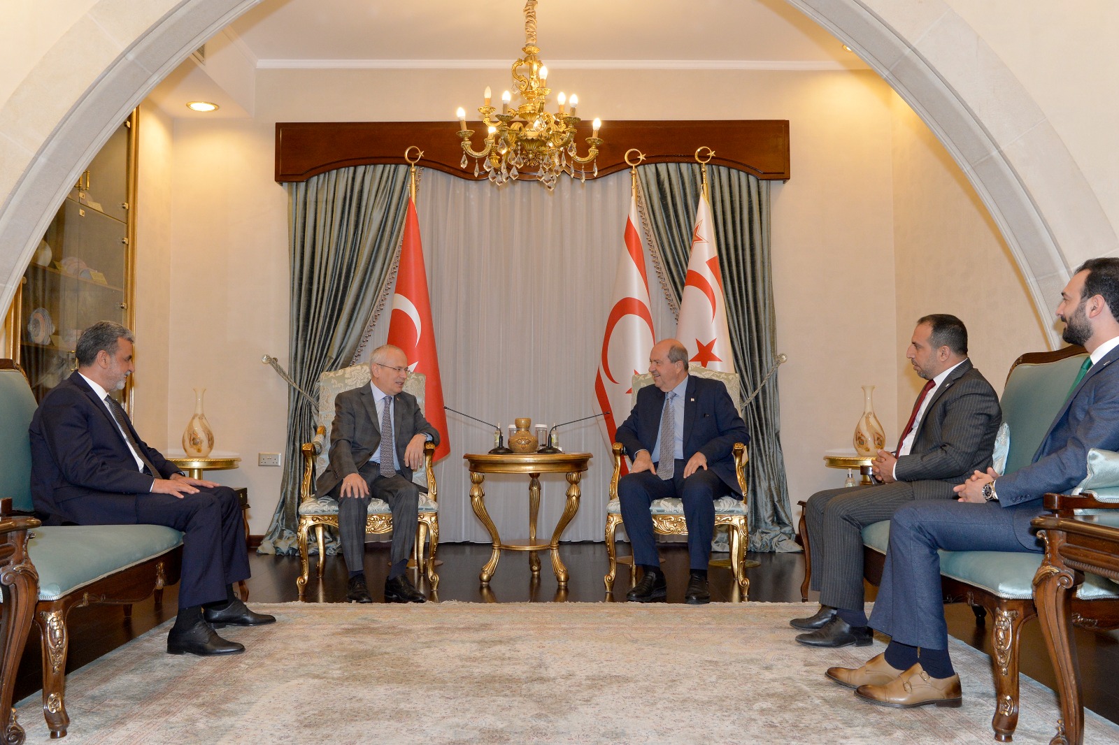 Cumhurbaşkanı Tatar, AK Parti Dış İlişkiler Başkan Yardımcısı Mehmet Ceylan ve beraberindeki heyeti kabul etti