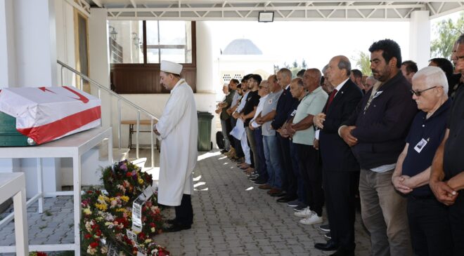 Cumhurbaşkanı Ersin Tatar, TMT Mücahidi Şenay Kuyucuoğulları’nın cenaze törenine katıldı
