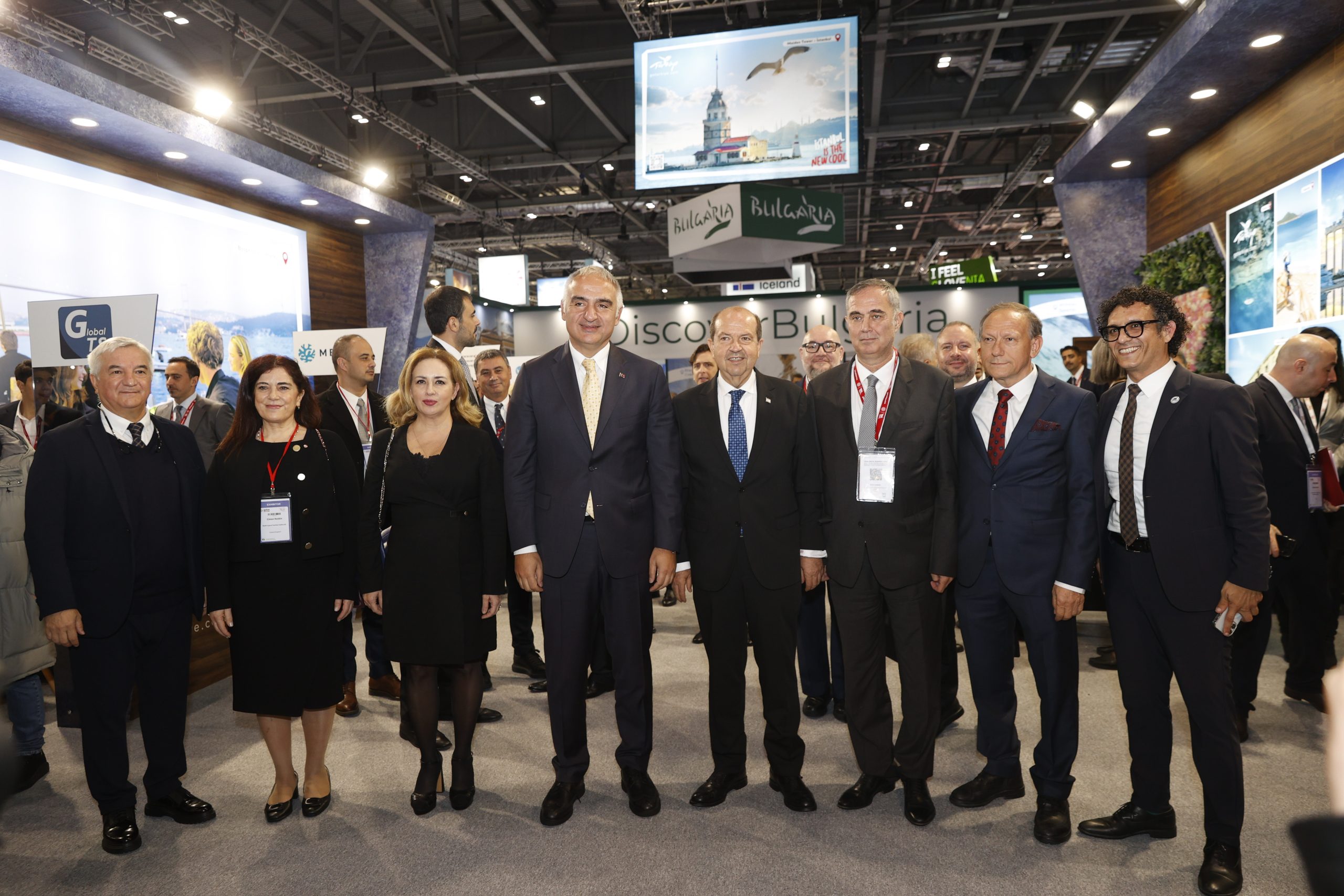 Cumhurbaşkanı Tatar Türkiye standını ziyaret etti