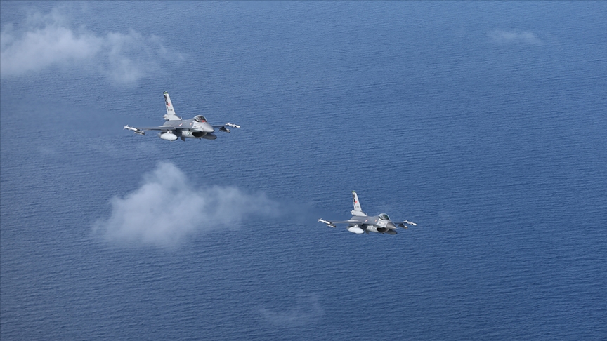 Türk F-16’larına Yunan uçaklarından taciz…