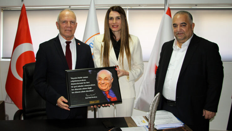 Meclis Başkanı Töre, 15 Kasım Kıbrıs Üniversitesi’ni ziyaret etti