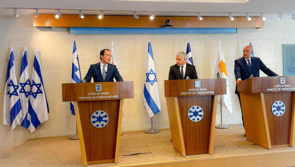 İsrail, Yunanistan ve Güney Kıbrıs dışişleri bakanları üçlü zirvede bir araya geldi